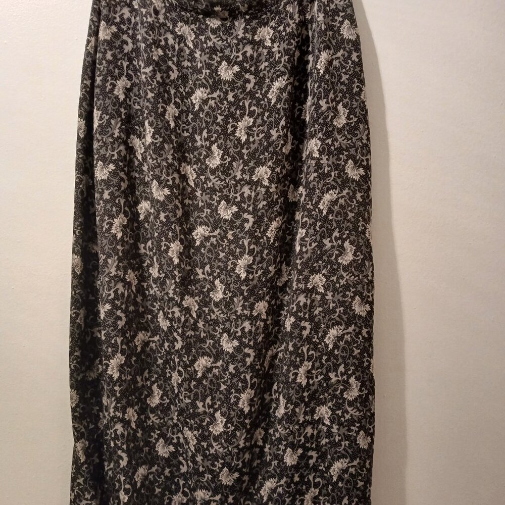 HUNT CLUB long skirt with flower Design Size 12